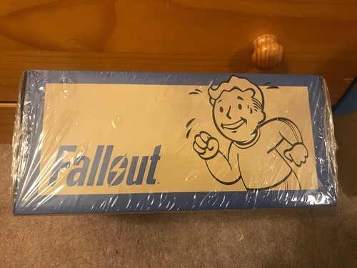 NOTEBOOK AND MYSTERY VINYL PLANTER FALLOUT BETHESDA LOOT BOX PIN SCARF