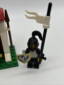 LEGO Castle: 6035 Castle Guard Plus Guard House Plus Knight 100% Complete