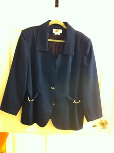 Womans-Navy-Blue-Suit-Maggie-Barnes-Size-18