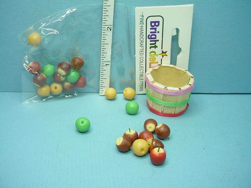 24 in a Bushel Basket #F1023 Miniature Assorted Apples