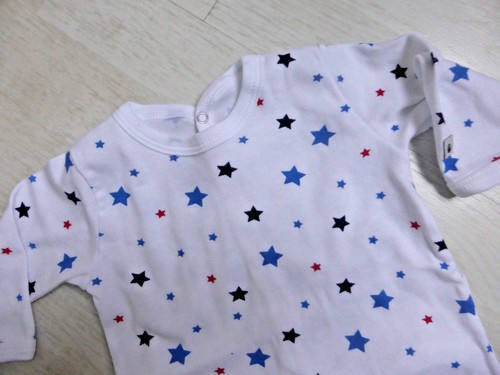 Strampler//Overall//Schlafanzug von Petit Bateau in weiß mit Sternchen NEU!!