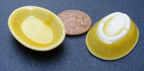 1:12 Scale 2 Yellow Ceramic Dishes 3.4cm x 2.4cm Tumdee Dolls House Kitchen Y31
