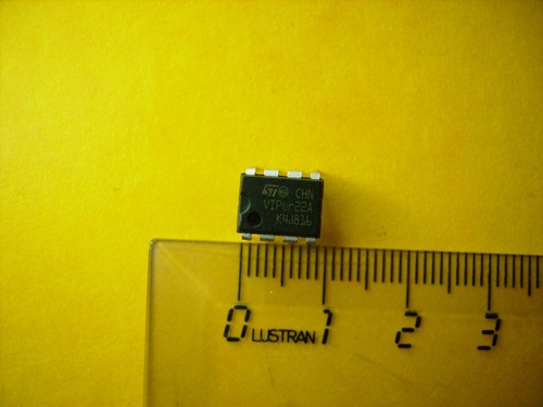 DIP-8 VIPER22A