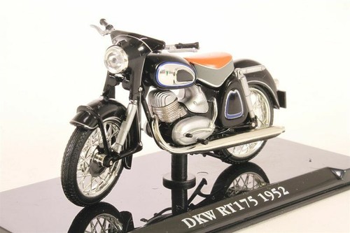 Atlas Editions Kawasaki Mach IV 1:24 Model Motorbike IXO