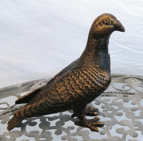 PICCIONE UCCELLI FERMACARTE PERSONAGGIO GIARDINO SCULTURA IN BRONZO IN GHISA Decorazione 17 cm