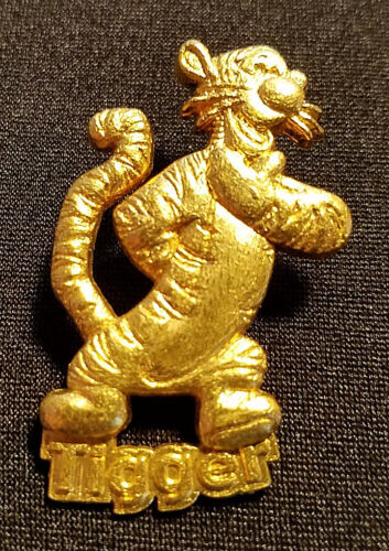 VERY RARE 2005 DISNEY STORE JAPAN GOLD TIGGER STANDING ON HIS NAME PIN LE 500