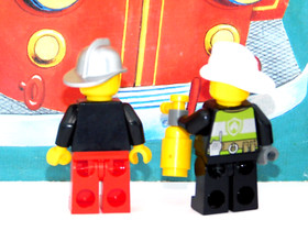 2 LEGO Minifigs Female Firefighter & Fireman Fire Truck City 60107 6191