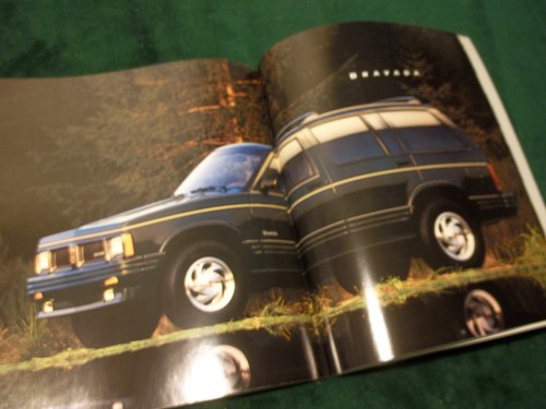 BOX 654 LARGE 1993 OLDSMOBILE OLDS FULL LINE ORIGINAL DEALER SALES BROCHURE