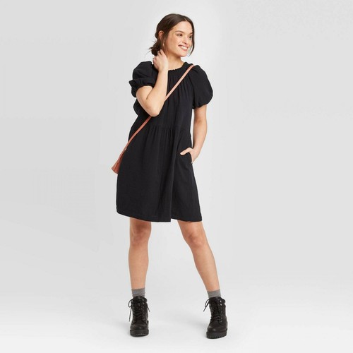 564464 NWT Universal Thread Women/'s Short Sleeve Smocked Gauze Shift Dress