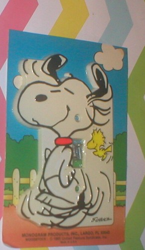 SNOOPY SWITCH PLATE COVER WITH SCREWS IN CUT SEALED PKG VINTAGE SOLD AS IS