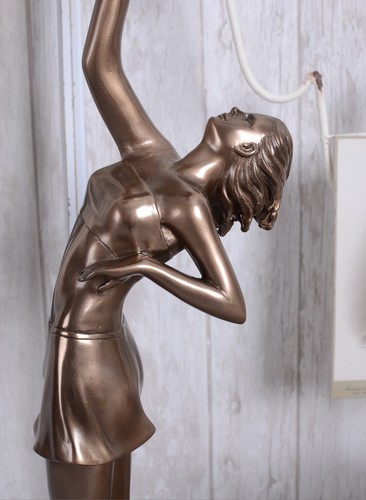 Tischleuchte 20er Jahre Lampe Frauenfigur Bauhaus Leuchte Tischlampe Metropolis
