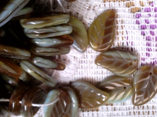 Vtg 50 OLIVE GREEN AQUA GIVRE GLASS LEAVES vein detail 9X14mm #020715z