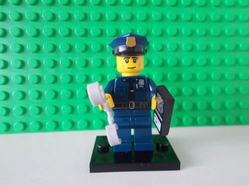 genuine lego minifigures the policeman from series 9