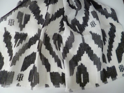 Tommy Hilfiger ladies scarf cream black camo print NEW womens wrap sarong