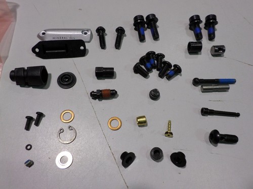 GIANT MPH /"ROOT/" HYDRAULIC SEALS AND BOLTS KIT .NEW IN PACKET