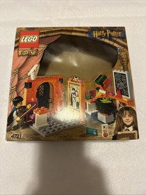 LEGO Harry Potter: Hogwarts Classrooms (4721) - Complete w/ manual Box + Cutout