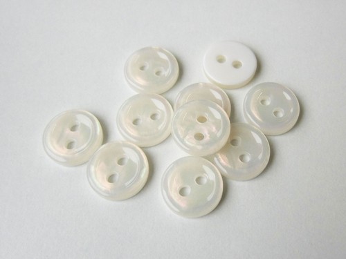 10 jolie petite nacre blanc iridescents deux trous en plastique Boutons 4335we