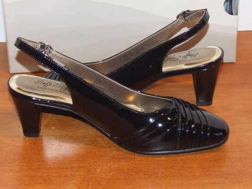 Soft Style by Hush Puppies Pleats As Punch Brown or Black Pumps 2 1//2/" Heel