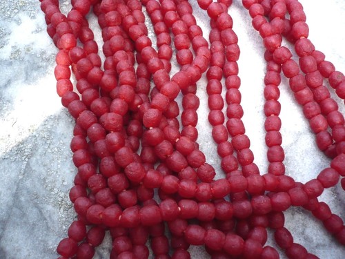 Strang Altglasperlen Ghana Krobo recycled glass beads 7-8 mm dunkelrot