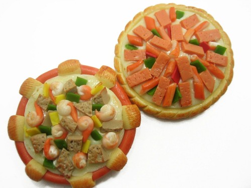 Dollhouse Miniatures Food Set Of 2 Mixed Assorted Pizza Pan Supply 10467