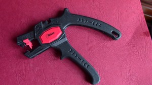 PINCE à DENUDER BIZLINE 0,2-6mm² BIZ 790 017