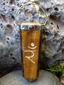 TIGER-EYE-REIKI-SOLAR-PLEXUS-CHAKRA-SYMBOL-HEALING-BALANCING-PENDANT