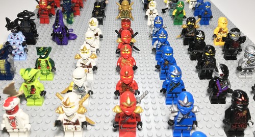 Lot of 4 100/% Genuine Lego Ninjago RANDOM Minifigures Lloyd Zane Cole Kai Jay