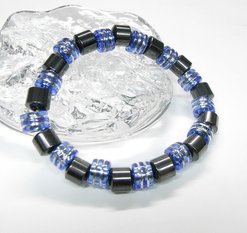 NEU MAGNETARMBAND mit 8+9mm HÄMATIT PERLEN schwarz//blau ARMBAND Magnet