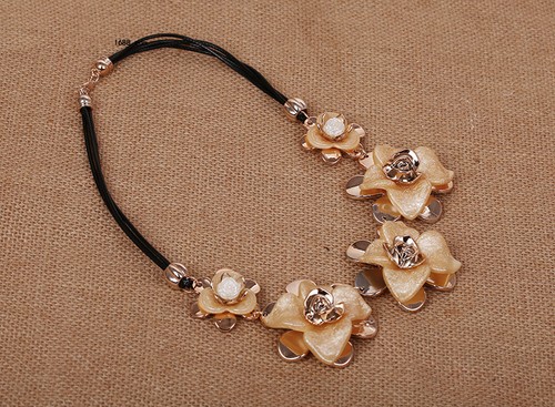 Five flower pendant short necklace statement yellow pink green UK seller