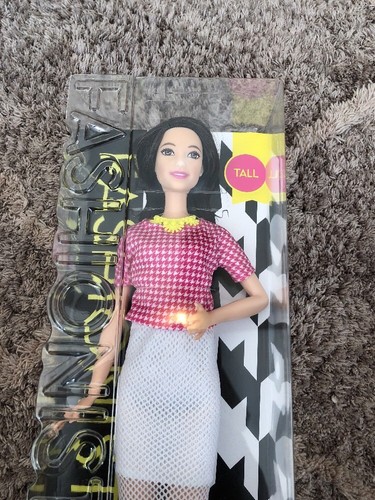 Barbie Fashionistas Barbie Doll # 30 White and Pink Pizzazz Tall New