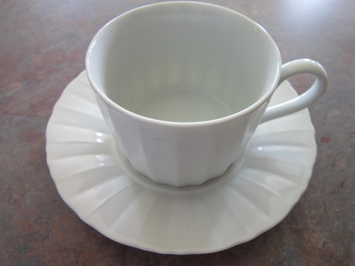 Starburst s Cup /& Saucer Set Lindt Stymeist Fine China White