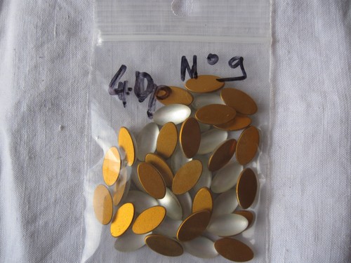LOT DE 40 CABOCHONS ANCIENS EN VERRE TRANSPARENT OPAQUE--15 x 7 mm--N°9