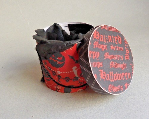DOLLHOUSE MINIATURE ~ HALLOWEEN HAT BOX ~ LORRAINE SCUDERI