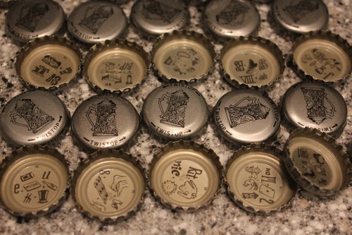 100 FALSTAFF BEER BOTTLE CAPS SILVER BEER STEIN CENTER REBUS PUZZLES NO DENTS