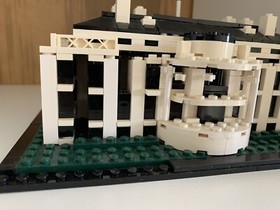 LEGO ARCHITECTURE: The White House (21006) Missing A Few Pieces (Back)