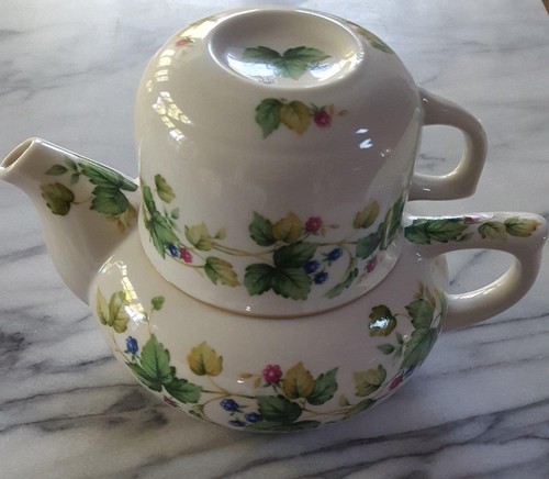 Vineyard Berries Ivy Teapot Tea for One 11191 Andrea by Sadek Porcelain China N