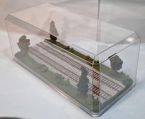 FOR ANY HO TRAIN TRAIN DISPLAY CASE HO SCALE 16/" DOUBLE TRACK /"SUMMER SCENE/"