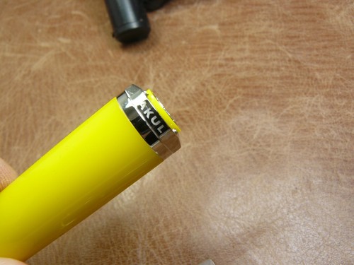 INVICTA AKULA TWIST ACTION BALLPOINT PEN YELLOW//CHROME TRIM BRAND NEW IN BOX