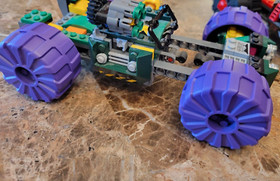Green Hulk and Car from LEGO Marvel: Hulk vs. Red Hulk (76078)