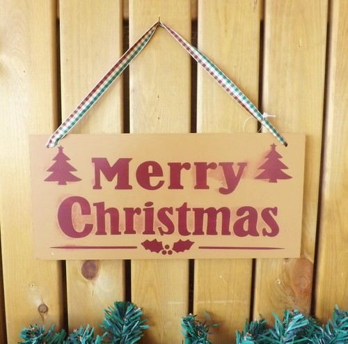 Caramel /& Red Merry Christmas Plaque Decoration on Gingham Ribbon Wooden Sign