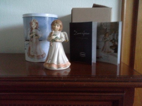 Aus Geschäftsaufgabe. Top Zustand OVP Goebel Figur Jahresengel 2017 16,5 cm