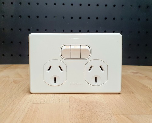 SC2015X-WE Clipsal Slimline 10A Double PowerPoint with Extra Switch 240V-White