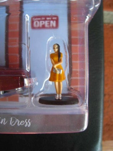 Dodge Coronet 1976 mit Frau im Kleid The Hobby Shop Greenlight 1:64 NEU OVP