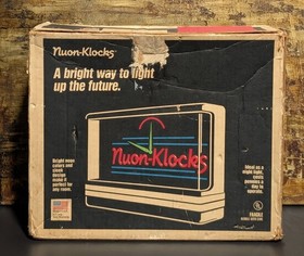 VTG 80s Nuon Klocks Bugs Bunny Blacklight Clock w/ Original Box Working w/ FLAW