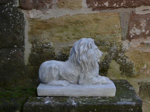 Massiver Stein Löwe groß liegend Torwächter Gartendeko aus Steinguss frostfest