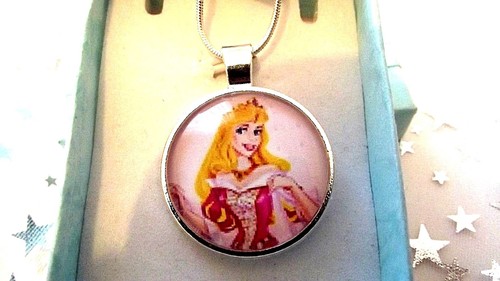 PRINCESS AURORA SLEEPING BEAUTY STRONG CHAIN 22 inch GIFT BOXED BIRTHDAY PARTY