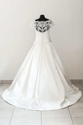 36 White One Brautkleid /'Julieta/' Satin Spitze A-Linie creme ivory Gr