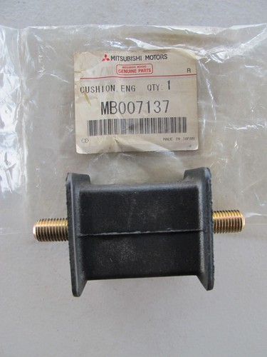 INSULATOR NEW OLD STOCK MITSUBISHI MB007137 TRANSMISSION MOUNT