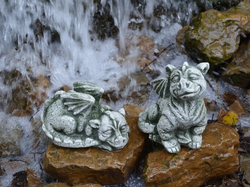 Massive lustige Stein Drachen Doppel mini Gartendeko Raumdeko Steinguss frostfes