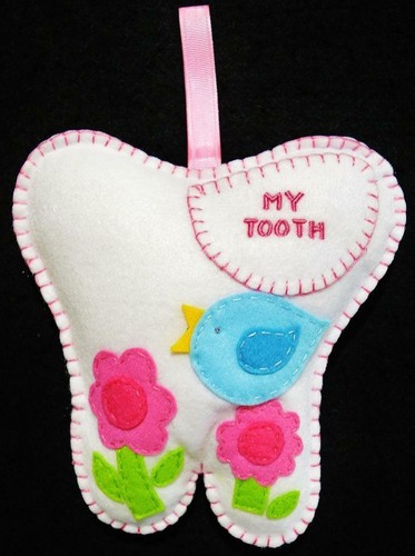 GIRLS HAND~MADE 7/" WHITE FELT APPLIQUE TOOTH FAIRY PILLOW W//FLOWERS /& BLUE BIRD